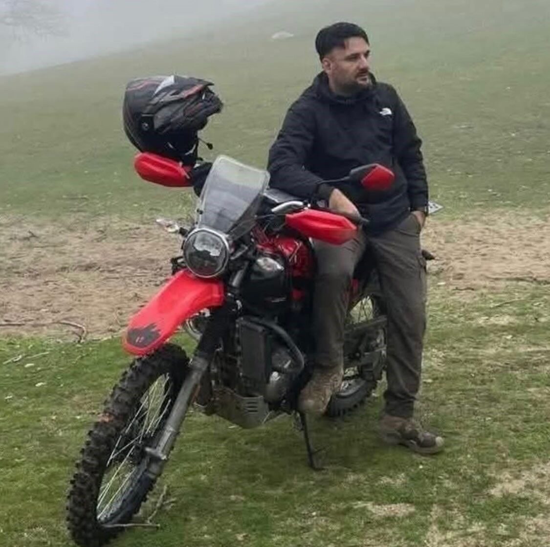 Kütahya’nın Gediz ilçesinde motosikletiyle giderken ters şeride giren karavanla çarpışan