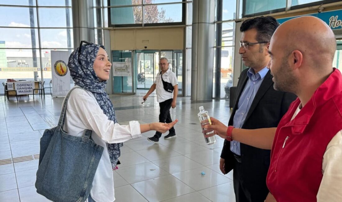 Kütahya’ya üniversite eğitimi için gelen ve yurtlarda konaklayacak olan öğrenciler,