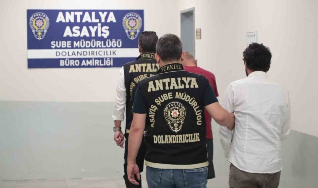 Antalya’da bir kuyumcuya sahte altın satarak dolandıran 2 şahıs, polis