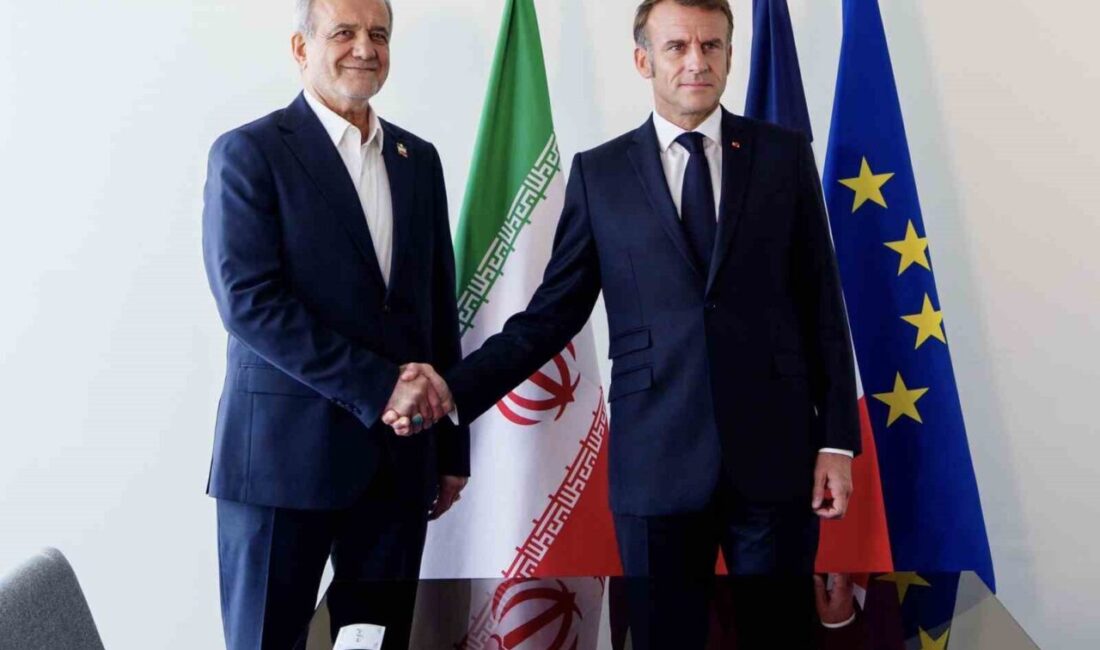 Fransa Cumhurbaşkanı Emmanuel Macron, İran Cumhurbaşkanı Mesud Pezeşkiyan ile yaptığı