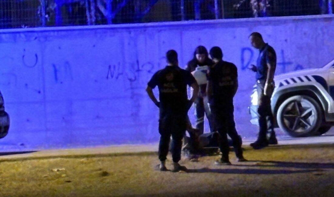 Adıyaman’da, madde bağımlısı bir kişi sokak ortasına yığılıp kaldı. Edinilen