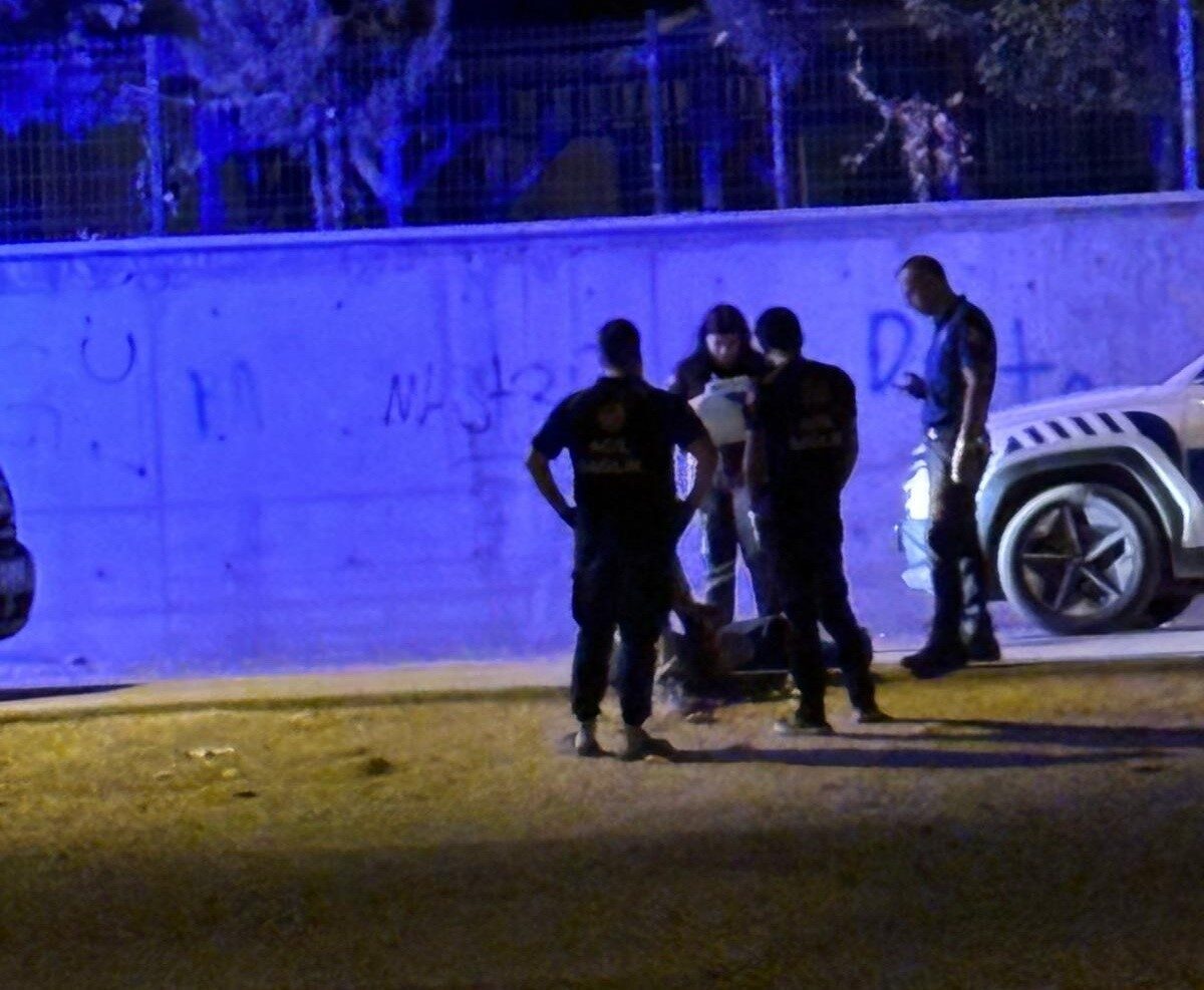 Adıyaman’da, madde bağımlısı bir kişi sokak ortasına yığılıp kaldı. Edinilen