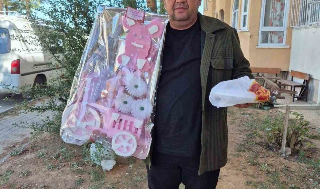 Afyonkarahisar’ın Bolvadin ilçesinde mahalle muhtarı mahallesinde yeni doğan çocukların ailelerini