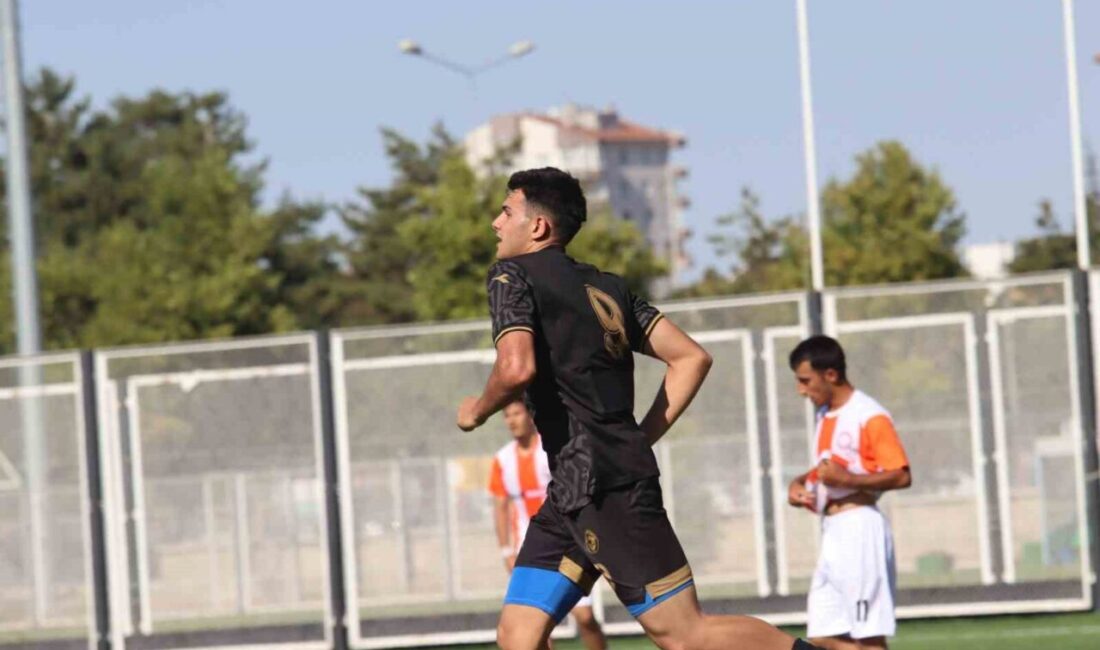 U19 Gelişim Ligi ekiplerinden Talas Belediyespor U19 takımının golcüsü Mahir