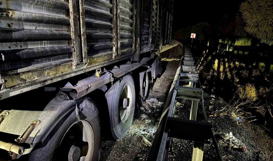 Malatya-Adıyaman karayolu Erkenek Tüneli mevkiinde bir çekicide çıkan yangın paniğe