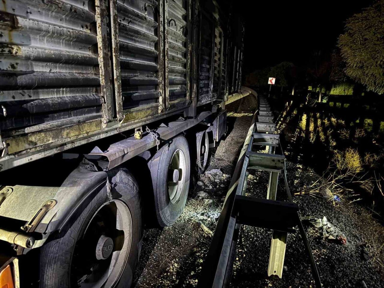 Malatya-Adıyaman karayolu Erkenek Tüneli mevkiinde bir çekicide çıkan yangın paniğe