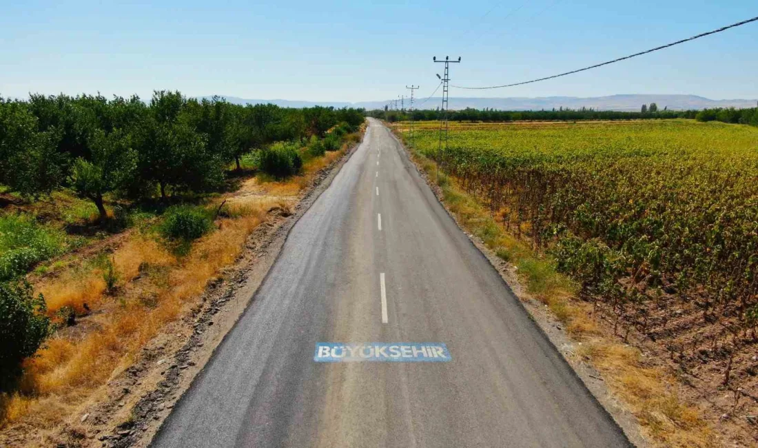 Malatya Büyükşehir Belediyesi, ilçelerde yol yapım, bakım ve onarım çalışmalarını