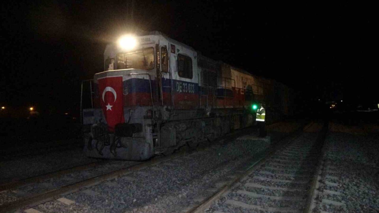 6 Şubat 2023 depremlerinde hasar gören demir yolu hatlarının onarım,