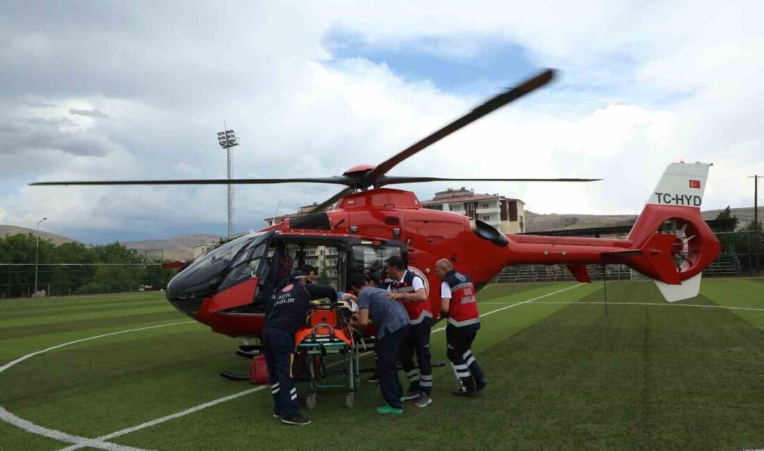 Malatya’nın Darende ilçesinde ambulans helikopter 72 yaşındaki hasta için havalandı.