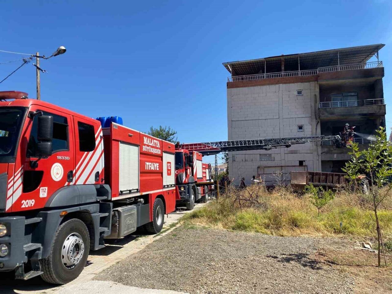 Malatya’da bir apartmanda çıkan yangın itfaiye tarafından söndürüldü. Olay, öğle