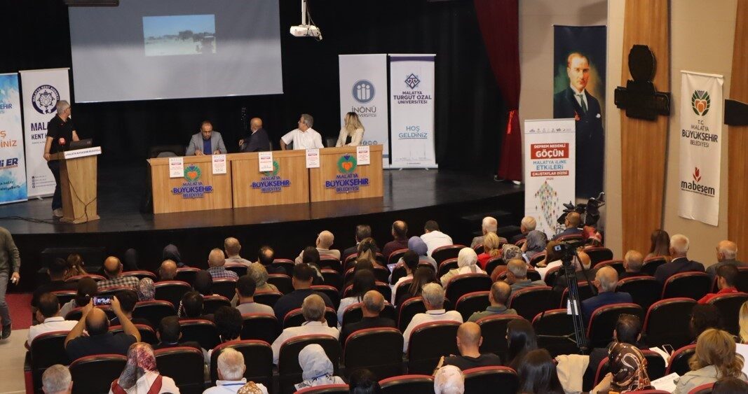 Malatya’da düzenlenen çalıştayda, 6 Şubat depremlerinin ardından yaşanan göçün kente