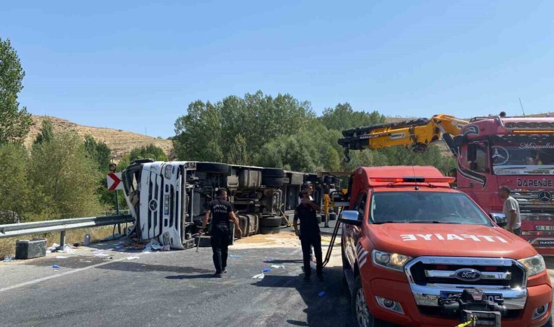 Malatya’nın Darende ilçesinde sürücüsünün kontrolünden çıkan tır devrildi. Kazada ağır