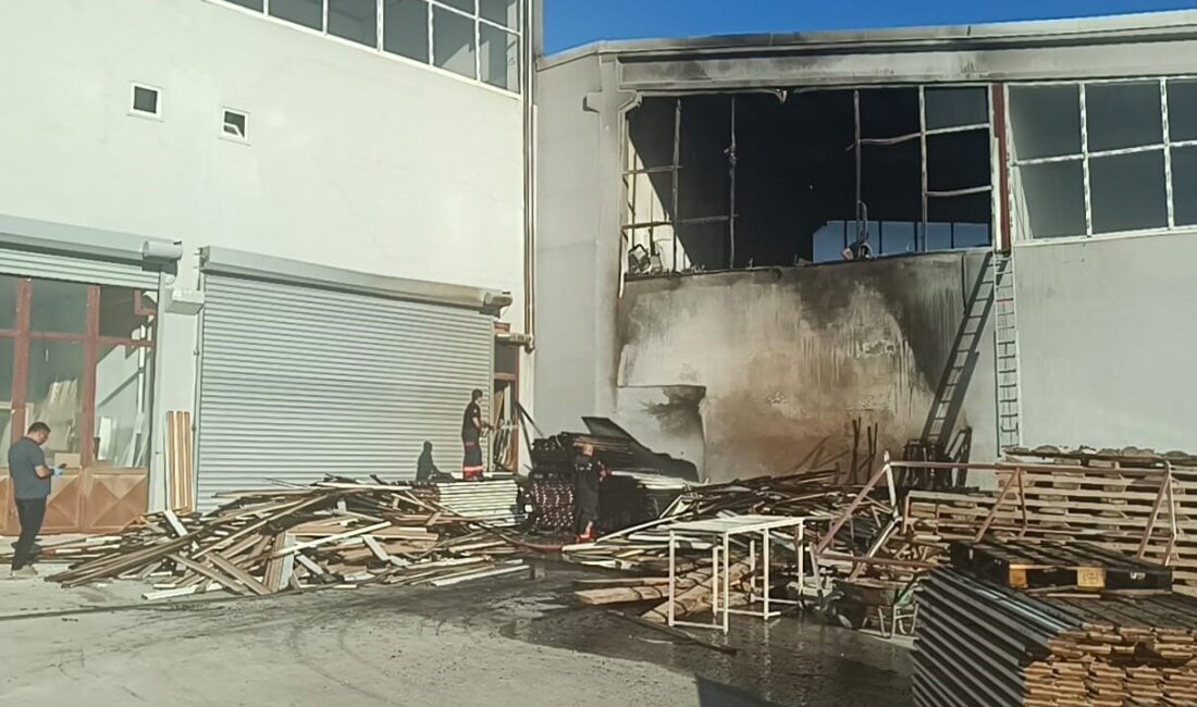Malatya’da bir mobilya imalathanesinde çıkan yangın paniğe neden oldu. İtfaiye