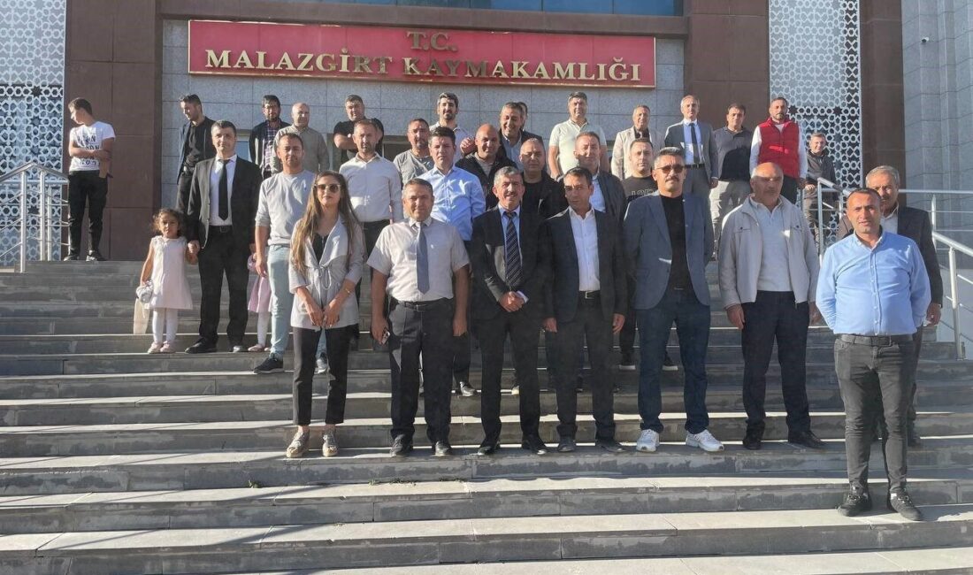 Muş’un Malazgirt ilçesinde, kaymakamlık binasında muhtemel yangın durumlarına karşı tatbikat