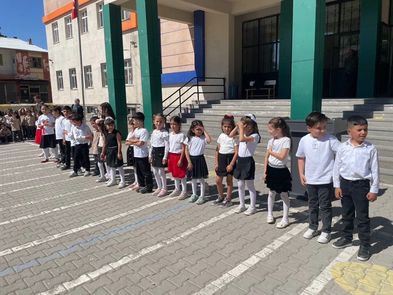 Muş’un Malazgirt ilçesinde 2025-2026 eğitim öğretim yılının başlaması nedeniyle “İlköğretim