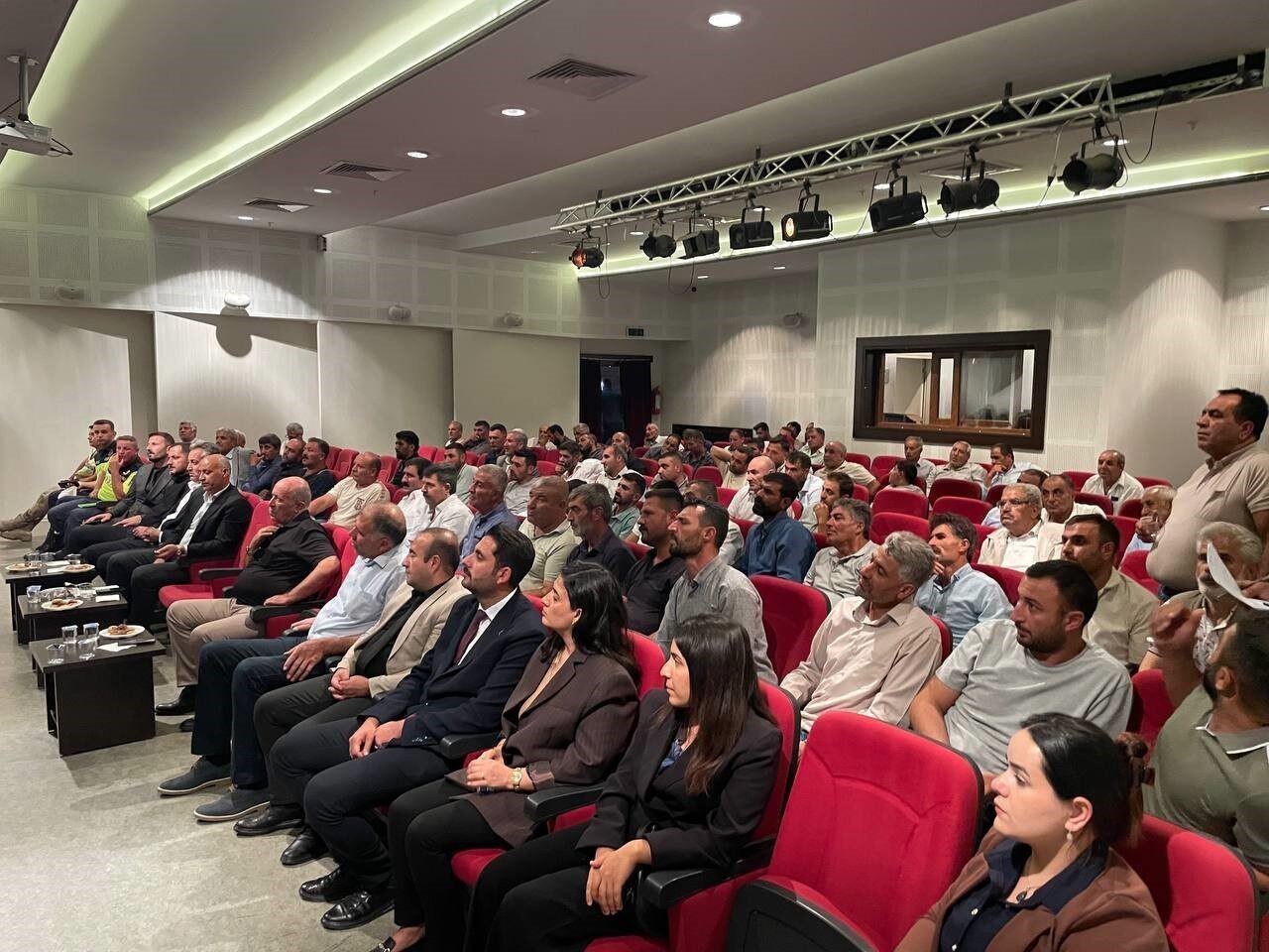 Muş’un Malazgirt ilçesinde, şeker pancarı üretimi ve alım süreçlerine çiftçilere