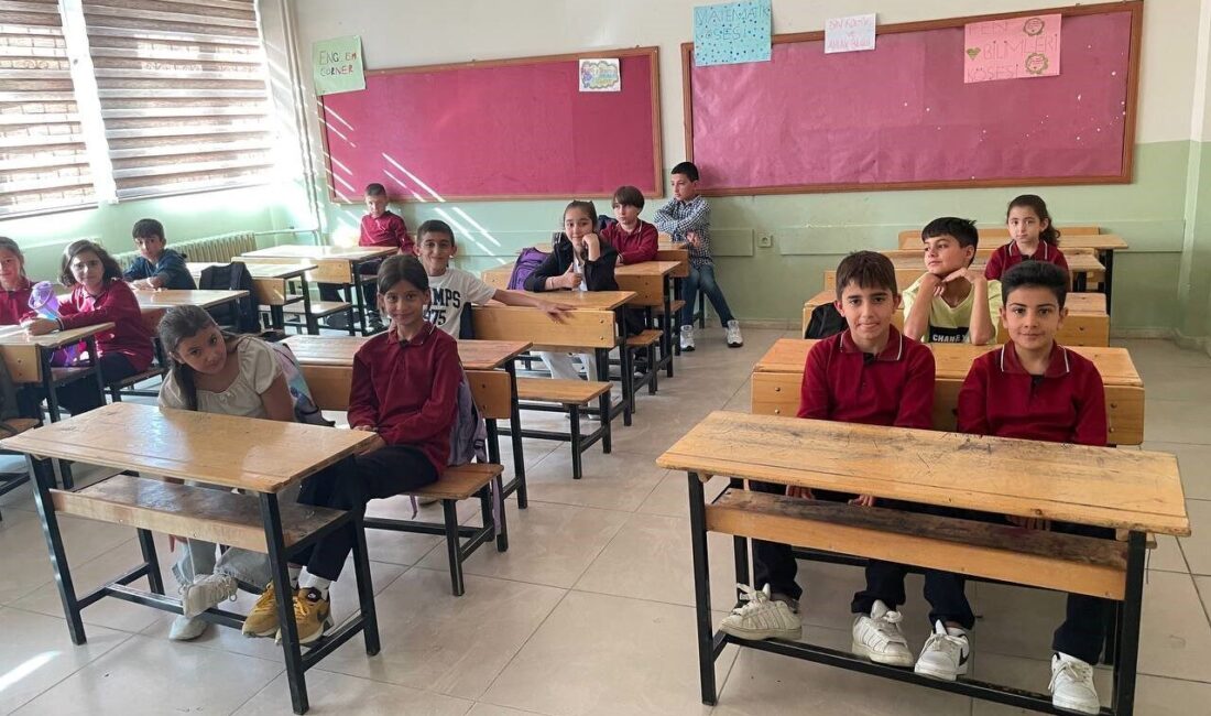 Muş’un Malazgirt ilçesinde eğitim öğretim yılı coşkuyla başladı. İlçede yaklaşık