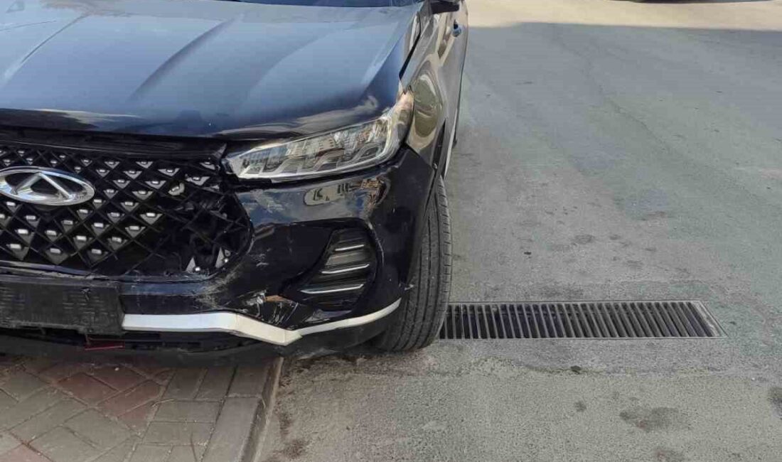 Antalya’nın Manavgat ilçesinde iki otomobilin çarpışması sonucu meydana gelen trafik