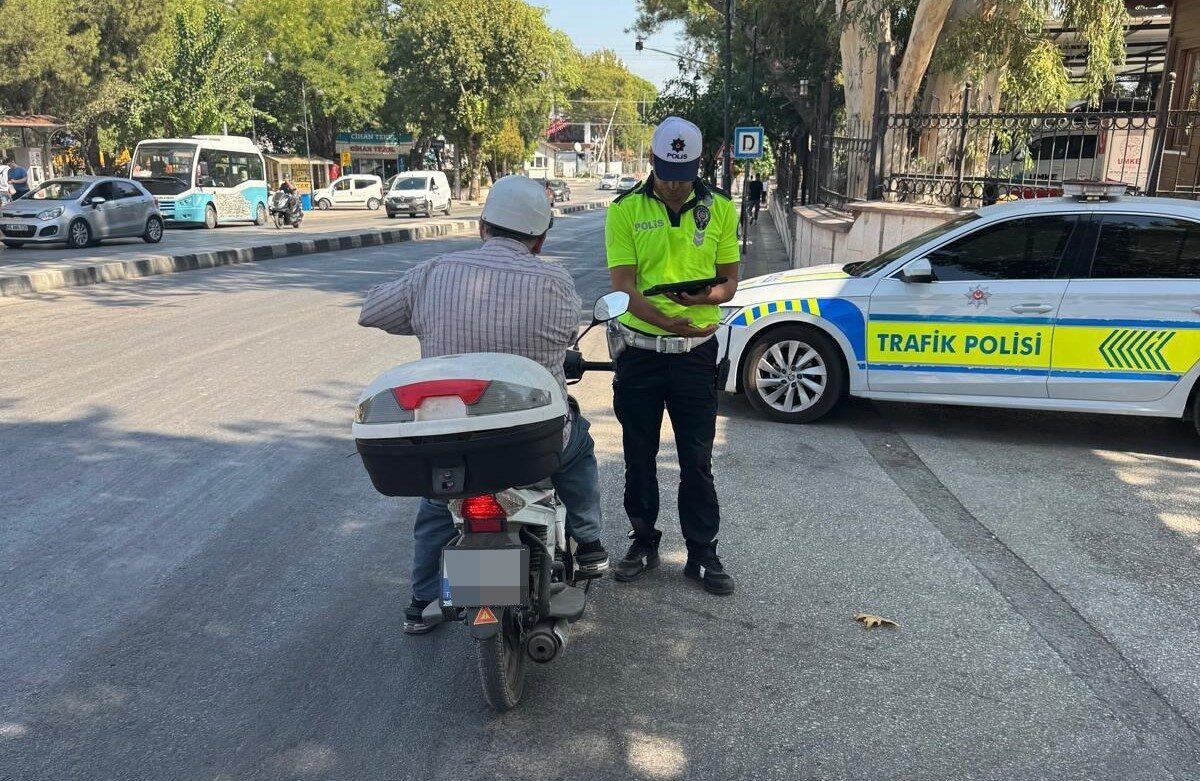 Manisa’da emniyet ekipleri tarafından gerçekleştirilen motosiklet denetimlerinde 747 araç ve