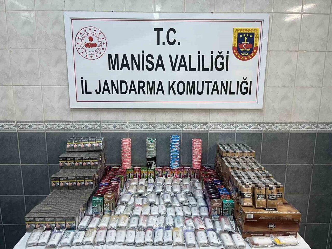 Manisa İl Jandarma Komutanlığı ekiplerince düzenlenen operasyonda çok sayıda kaçak