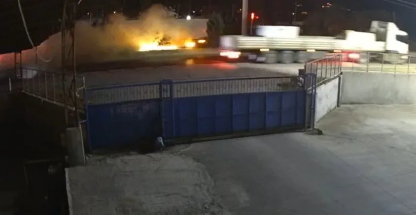 Manisa’nın Salihli ilçesinde karşı şeride geçen otomobilin pikapla çarpışması sonucu