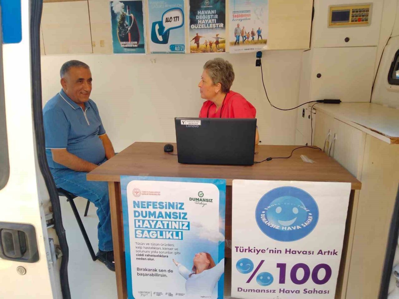 Manisa’da tütünle mücadele kapsamında sigarayı bırakmak isteyen vatandaşlara kolay ulaşım