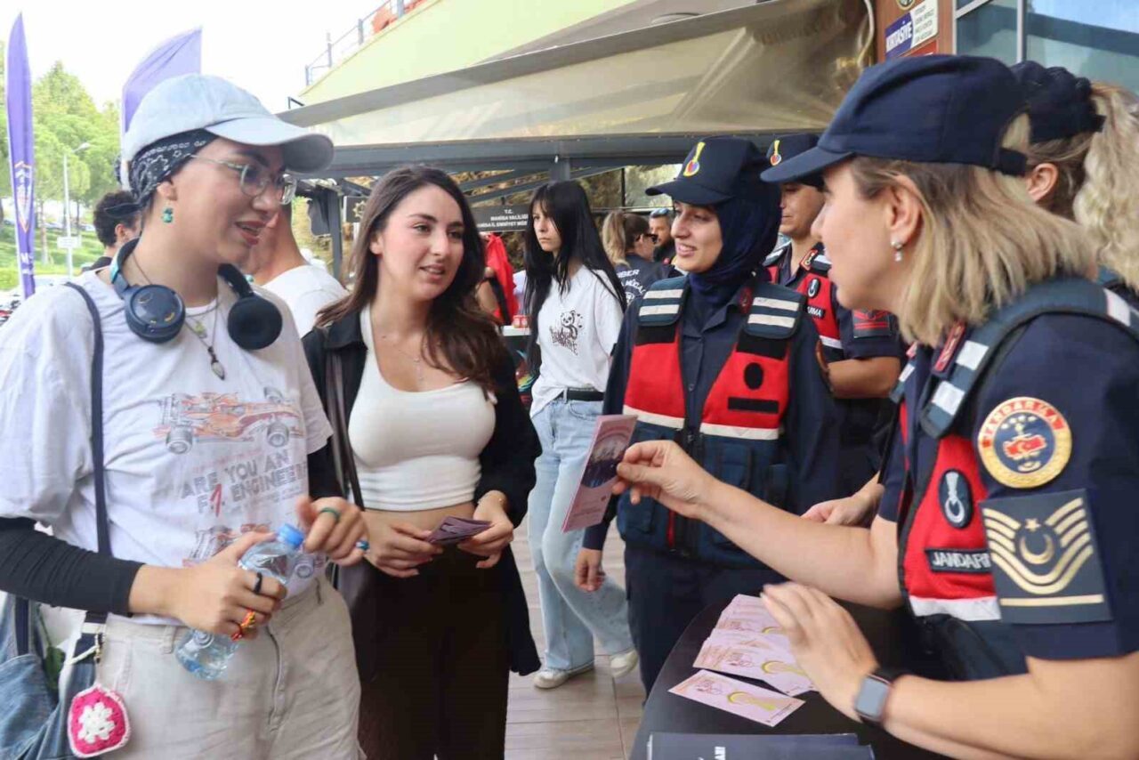 Manisa İl Jandarma Komutanlığı, üniversite öğrencilerine şiddetin önlenmesi ve KADES