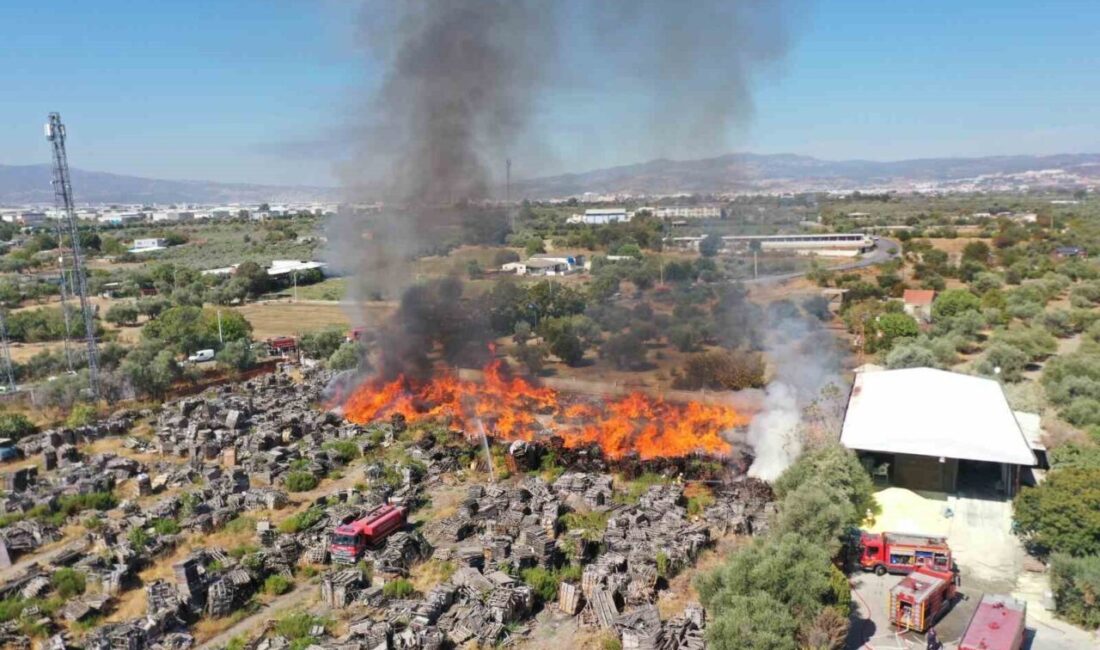 Manisa’da ahşap palet fabrikasında çıkan yangın yaklaşık 6 saatte kontrol