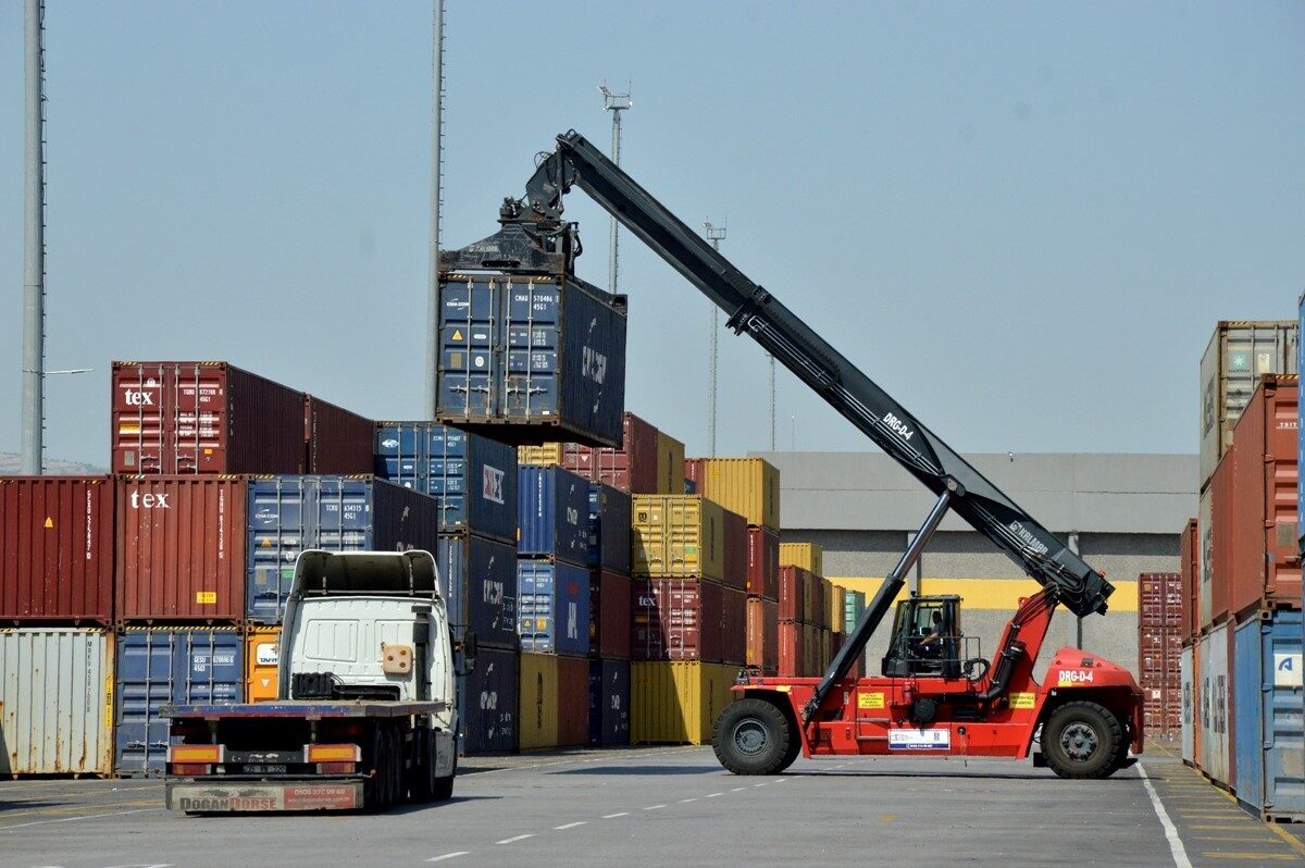 Türkiye’nin önde gelen sanayi ve tarım kentlerinden Manisa’da, ihracatta aslan