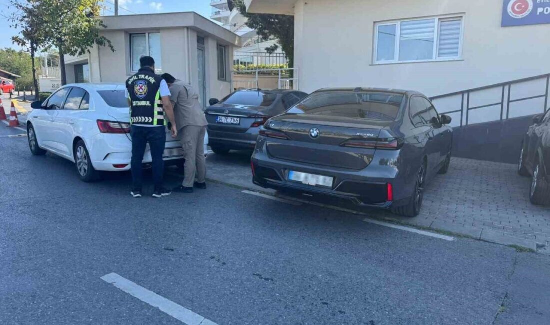 İstanbul Beşiktaş’ta, “resmi hizmete mahsustur” kartı ile trafiğe çıkan ve