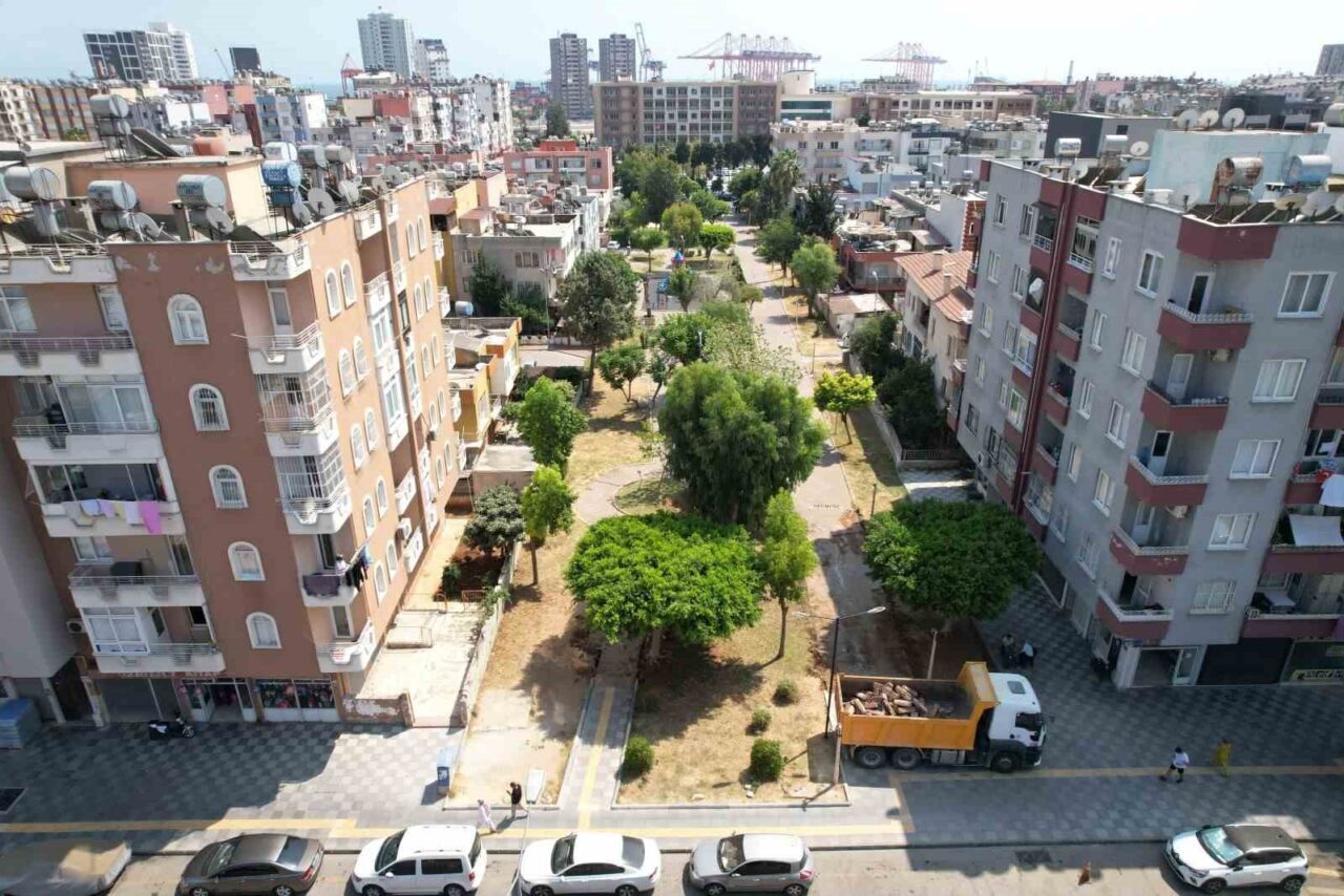 Mersin’in merkez ilçe Akdeniz Belediyesi, Yeni Mahalle’de bulunan Manolya Parkında