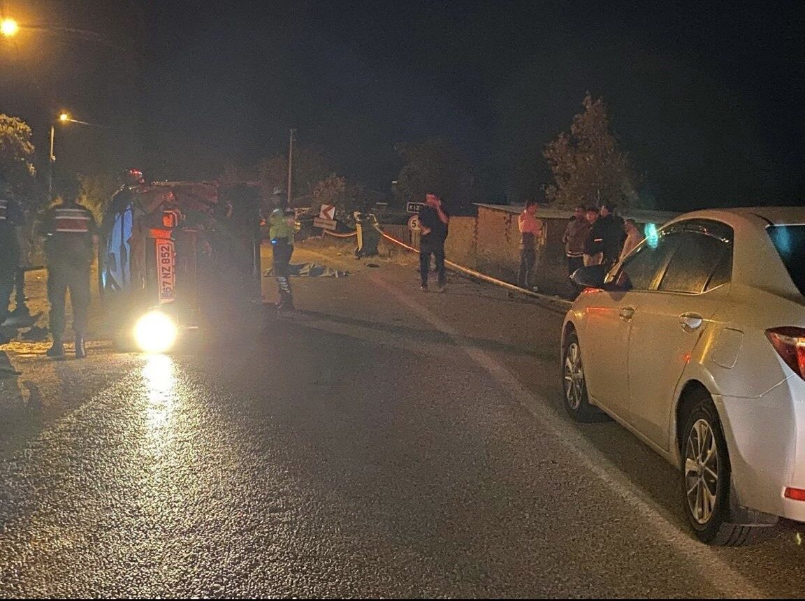 Balıkesir’in Manyas ilçesinde akşam saatlerinde meydana gelen trafik kazasında bir