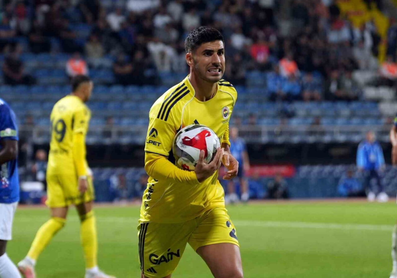 Fenerbahçe’nin İspanyol futbolcusu Marco Asensio, sarı-lacivertli formayla ilk golünü Kasımpaşa
