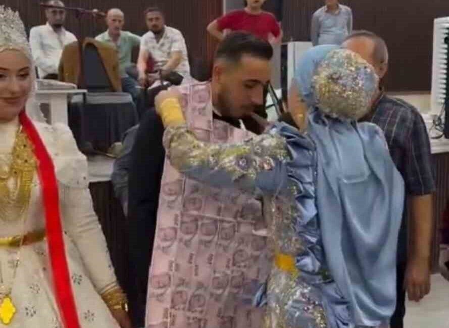 Mardin’in Kızıltepe ilçesinde Ömer ve Gülsüm Akgül çiftinin düğününde damada,