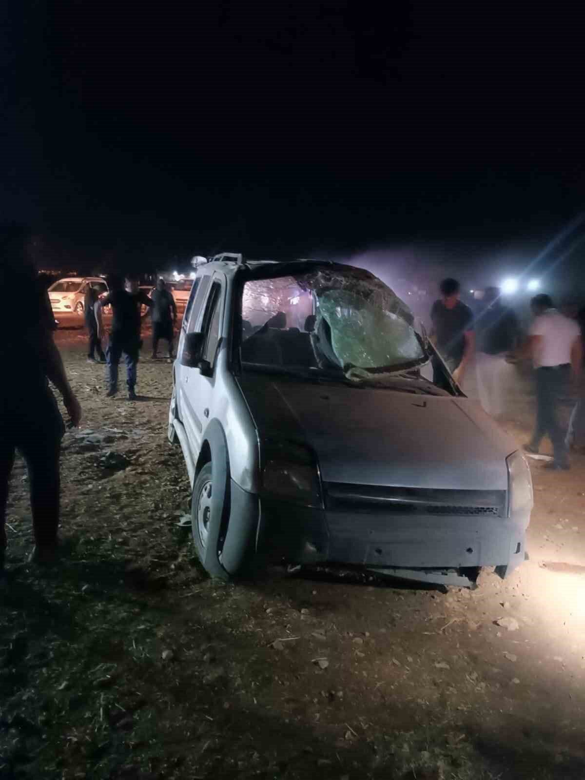 Mardin’de devrilen hafif ticari araçtaki 2 kişi yaralandı. Edinilen bilgiye