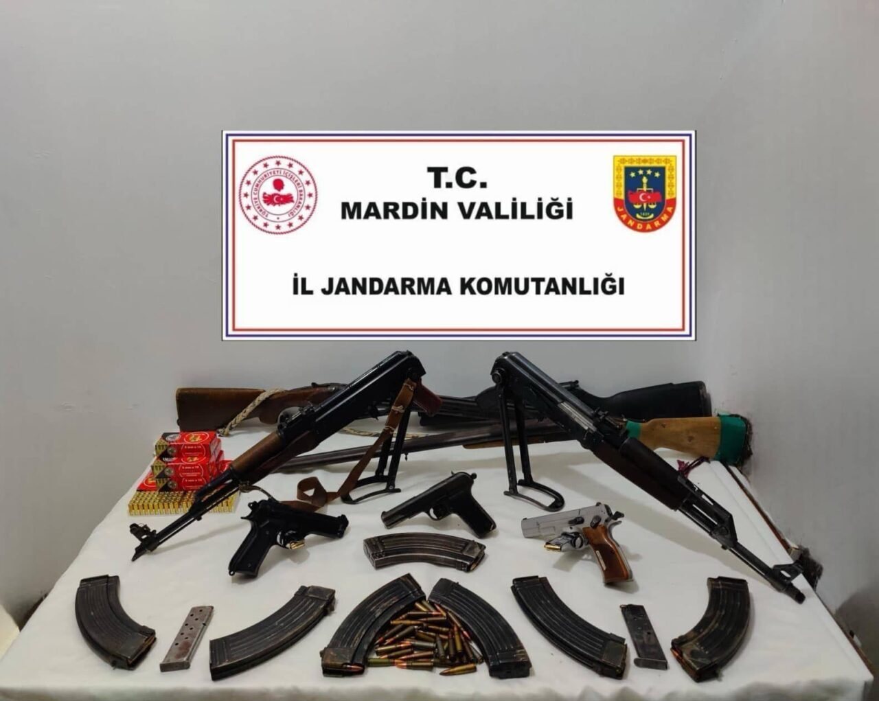 Mardin’de jandarma ekiplerince silah ve mühimmat kaçakçılığına yönelik düzenlenen operasyonda