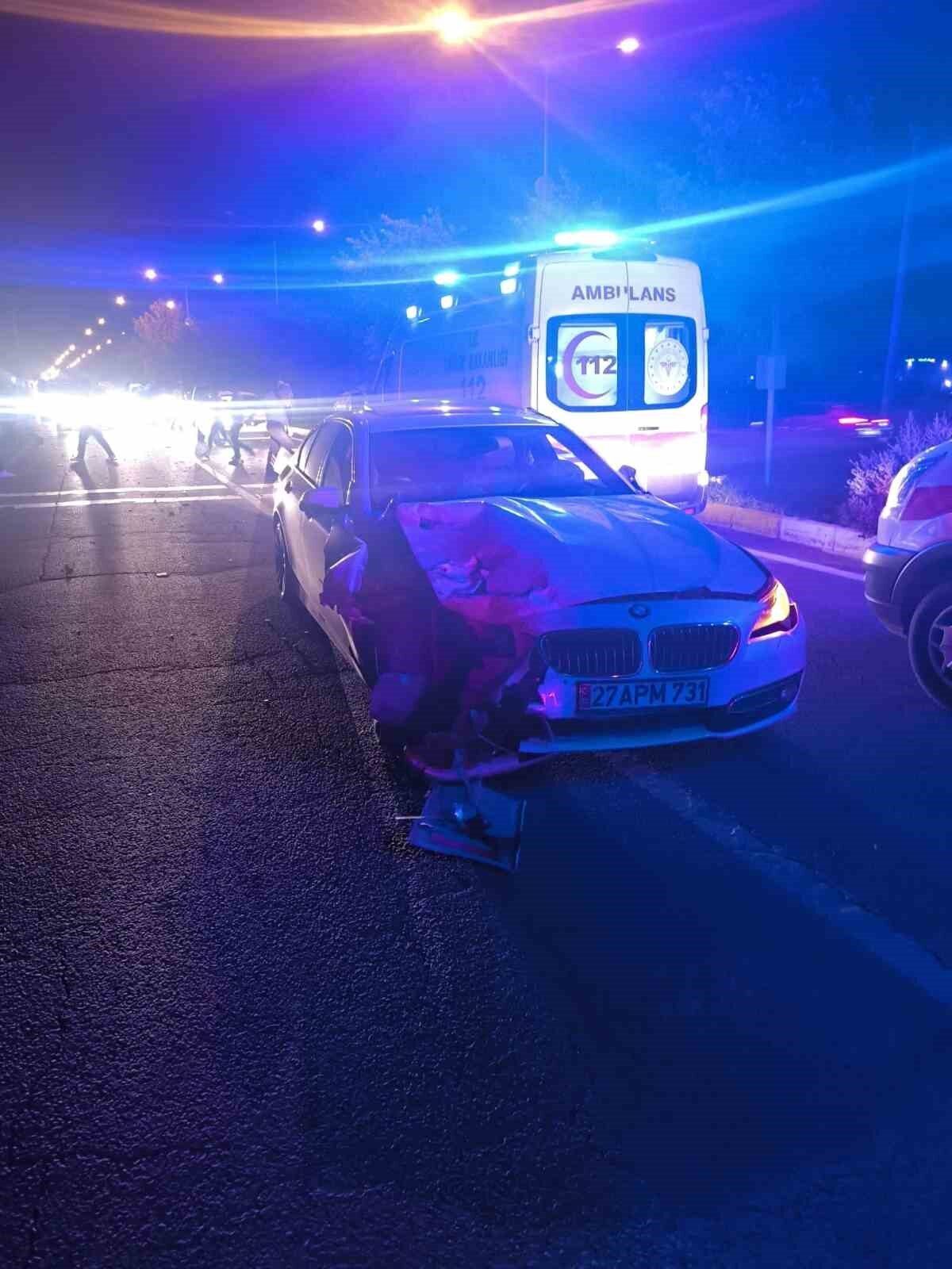 Mardin’in Artuklu ilçesinde 4 otomobilin karıştığı zincirleme trafik kazasında 3’ü