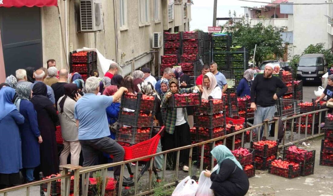 Trabzon’un Ortahisar ilçesi Hızırbey Mahallesi’nde yenilenen bir marketin açılışında izdiham