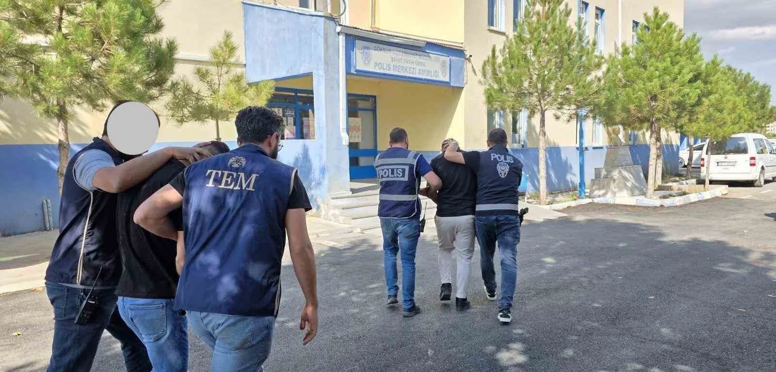 Kahramanmaraş’ın Göksun ilçesinde bir markete yanıcı ve patlayıcı maddeyle zarar