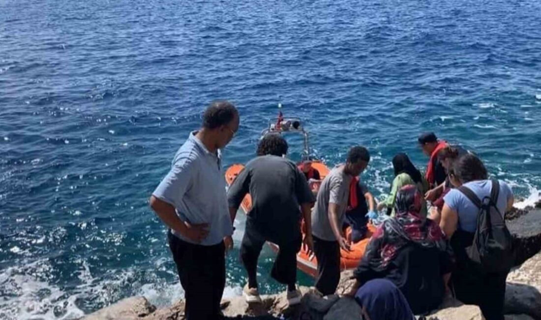 Muğla’nın Marmaris ilçesi Armella koyunda mahsur kalan 16’sı çocuk toplam