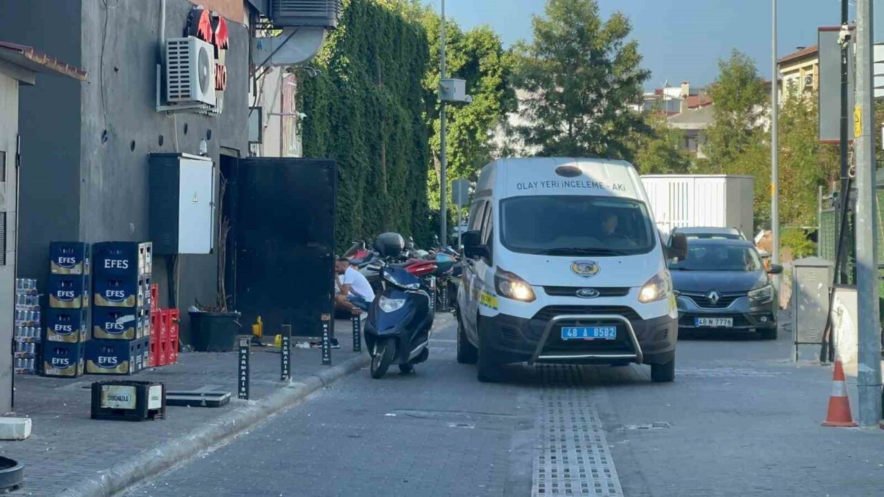 Muğla’nın Marmaris ilçesinde Barlar Sokağı’nda bulunan bir eğlence mekanında çıkan
