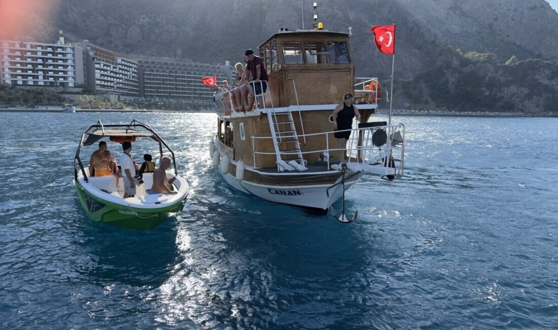 Muğla’nın Marmaris ilçesinde, üzerinde 2 kadının bulunduğu jet skinin tur