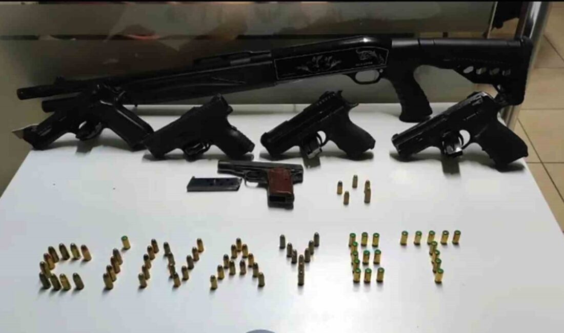 Muğla Emniyet Müdürlüğü ekipleri tarafından Marmaris’te düzenlenen silah operasyonunda 6