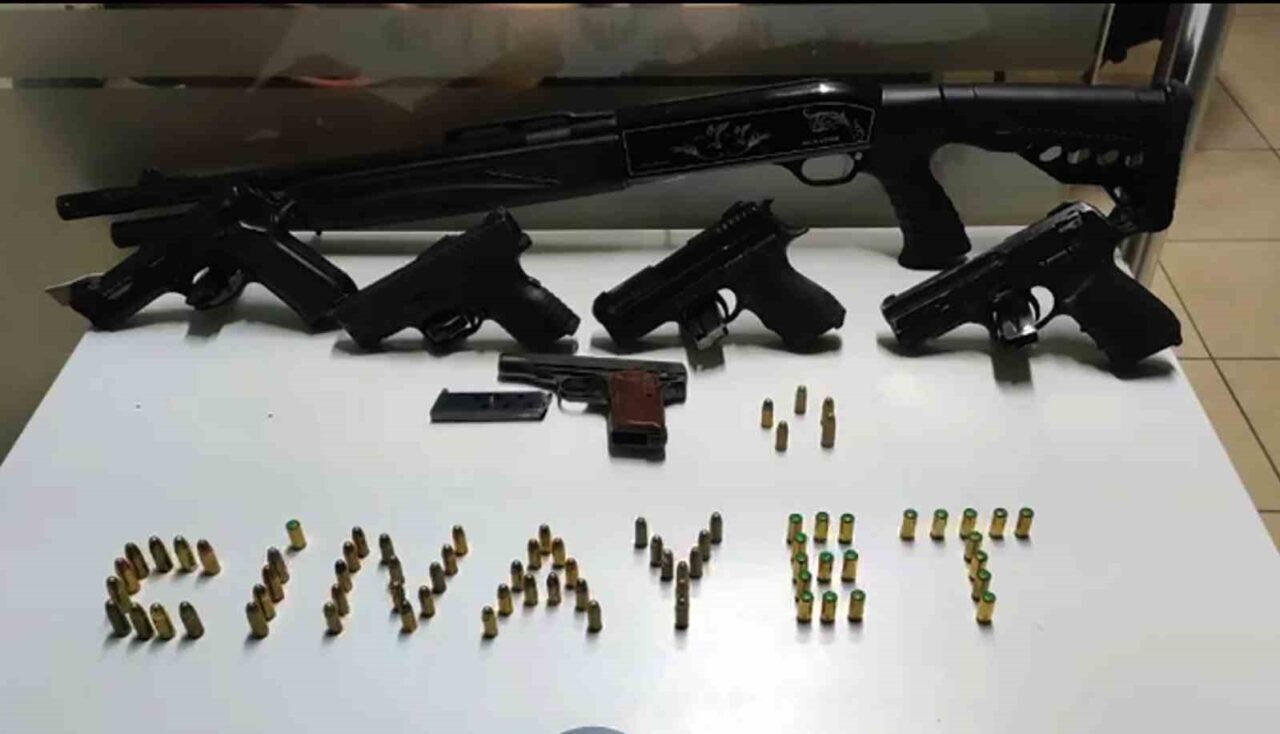 Muğla Emniyet Müdürlüğü ekipleri tarafından Marmaris’te düzenlenen silah operasyonunda 6