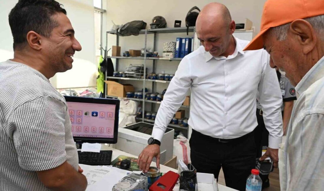 İlçelere ziyaret gerçekleştirerek vatandaşların ve muhtarların taleplerini dinleyen Manisa Su