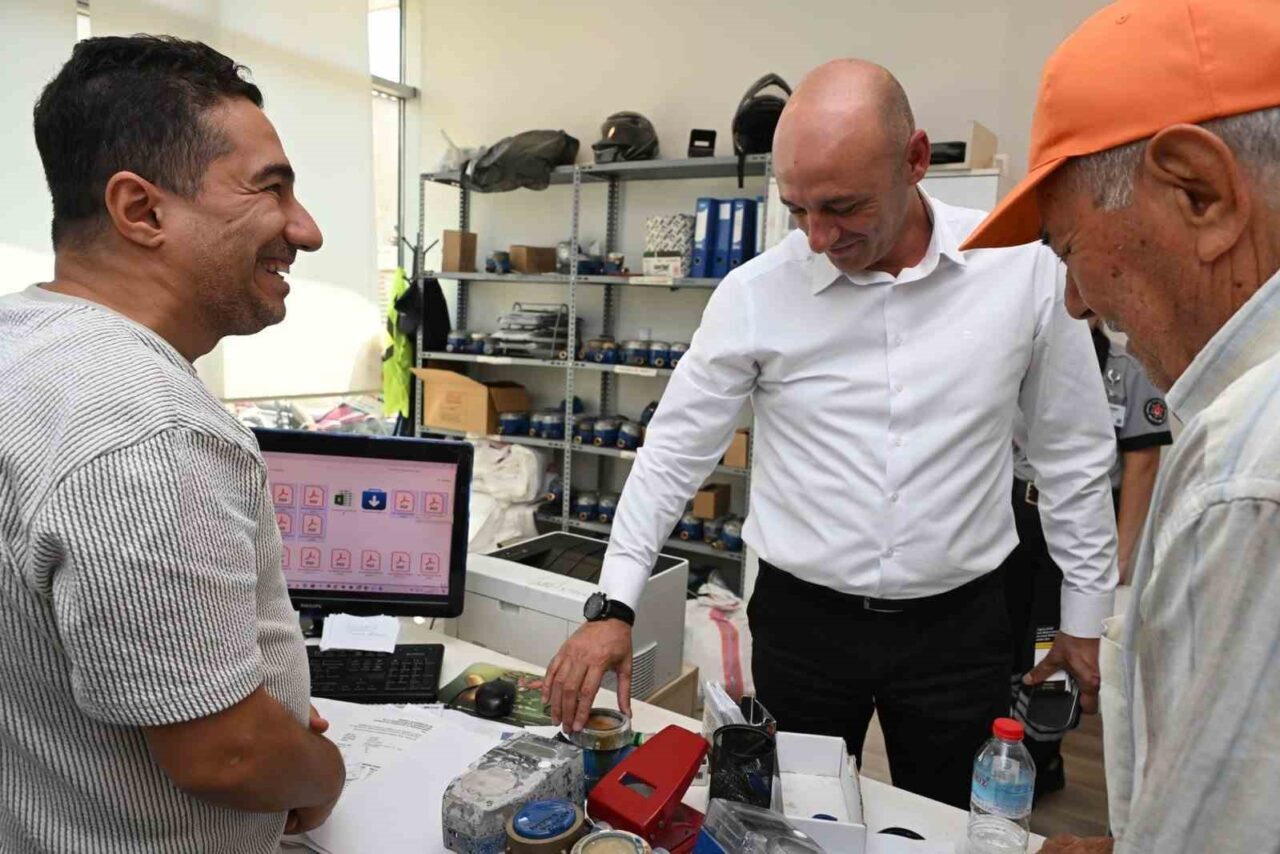 İlçelere ziyaret gerçekleştirerek vatandaşların ve muhtarların taleplerini dinleyen Manisa Su