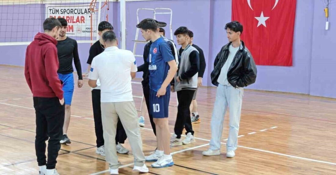 Aşkale Gençlik ve Spor İlçe Müdürlüğü’nde antrenör olarak görev yapan