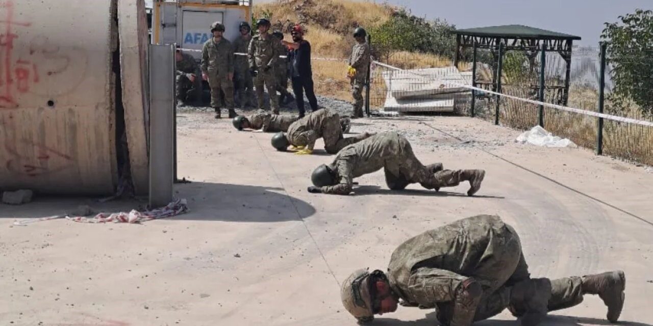 Şırnak’ta askerler, sadece sınır güvenliğinde değil, afetlerde de hayat kurtarmak