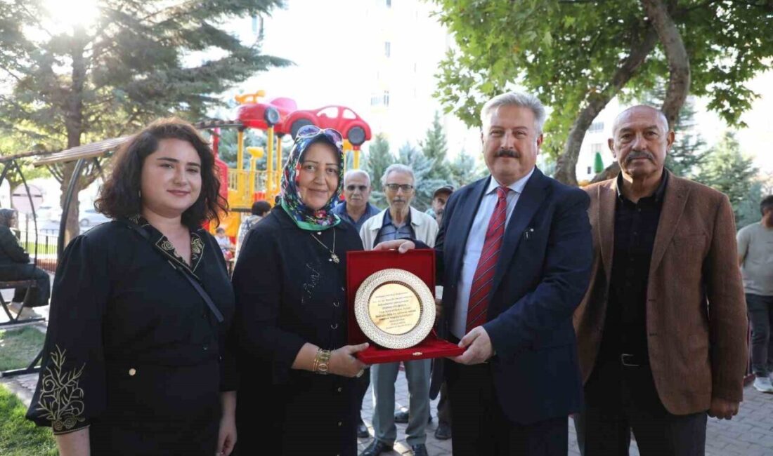 İlçenin dört bir yanında yaşam alanlarını güzelleştirmeye devam eden Melikgazi