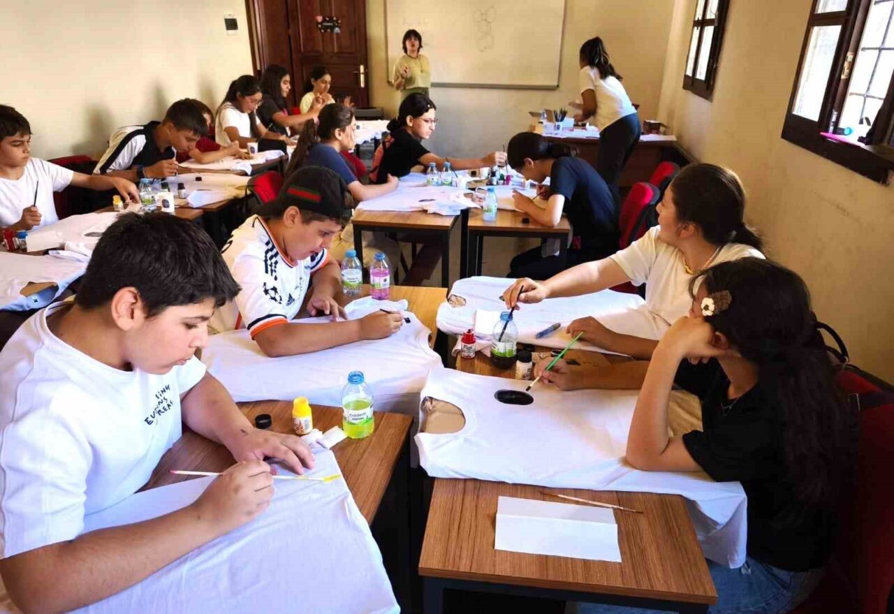 Gençlere yönelik düzenledikleri sosyal, kültürel ve sportif etkinliklerine eğitim hizmetleriyle